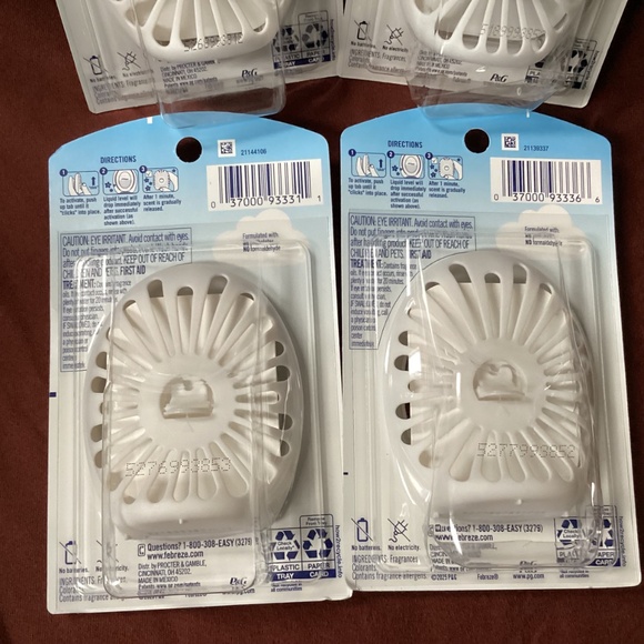 Febreze Bathroom/Small Spaces Air Freshener Bundle - Picture 6 of 6